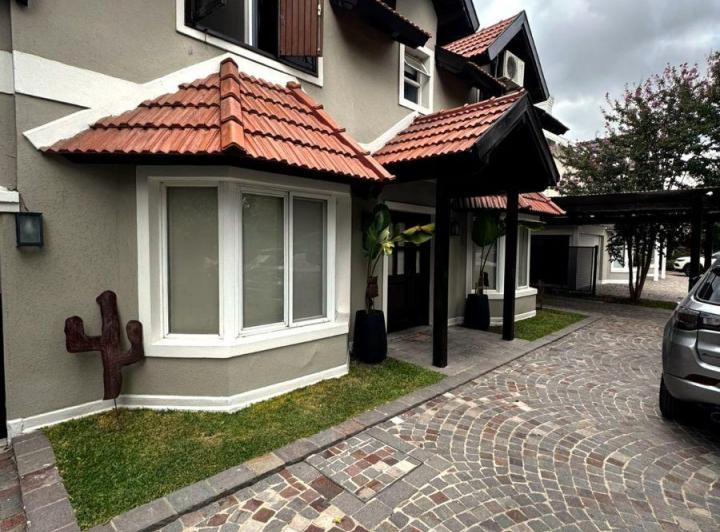 Casa · 190m² · 4 Ambientes · 1 Cochera