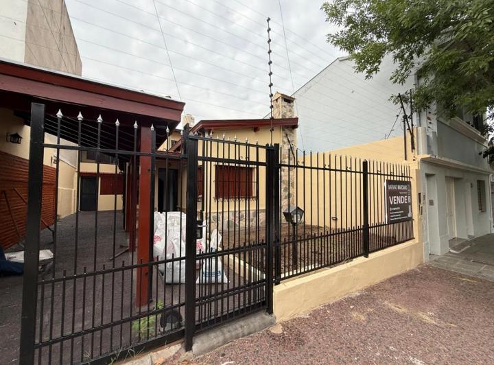 Casa · 380m² · 4 Ambientes · 1 Cochera