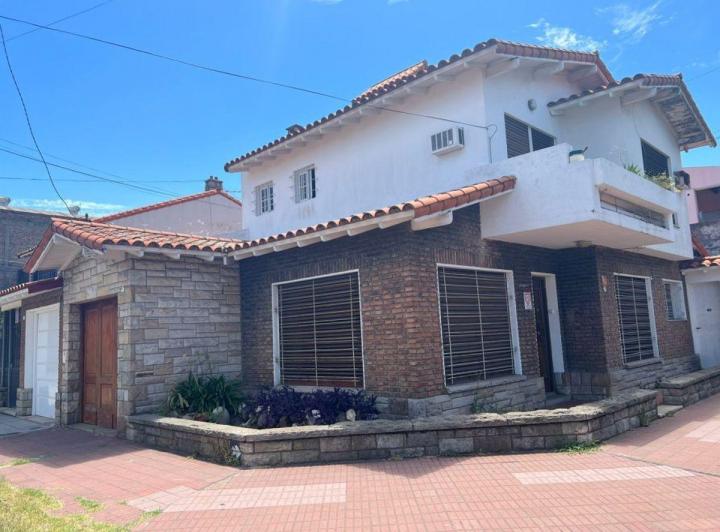 Casa · 1m² · 4 Ambientes