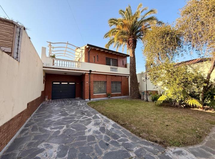 Casa · 190m² · 5 Ambientes · 3 Cocheras