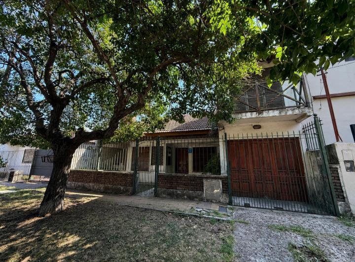 Casa · 127m² · 4 Ambientes · 1 Cochera
