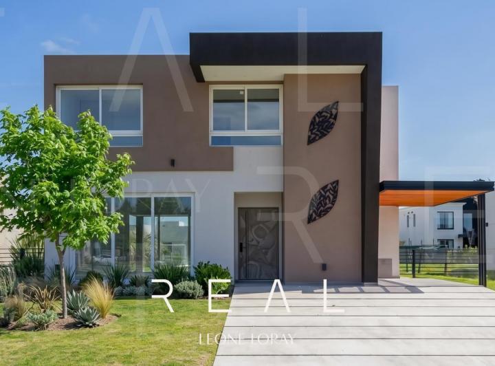 Casa · 165m² · 4 Ambientes · 1 Cochera