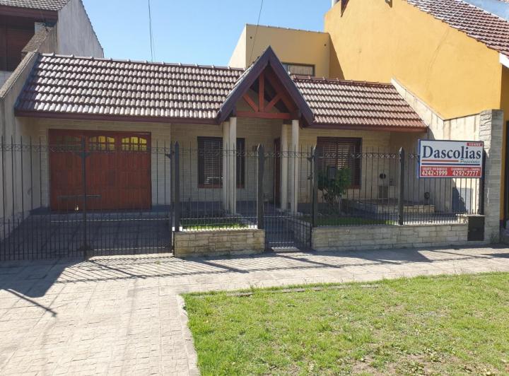 Casa · 210m² · 4 Ambientes · 1 Cochera