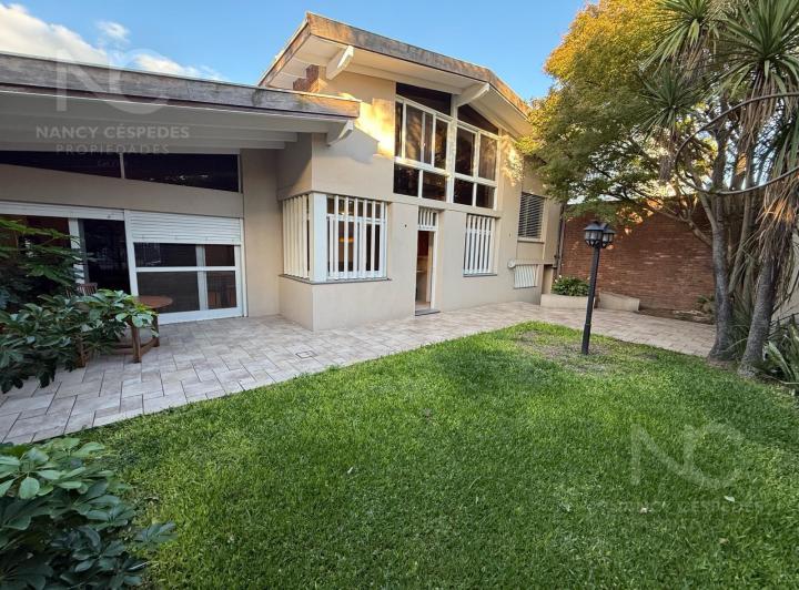 Casa · 247m² · 5 Ambientes · 4 Cocheras