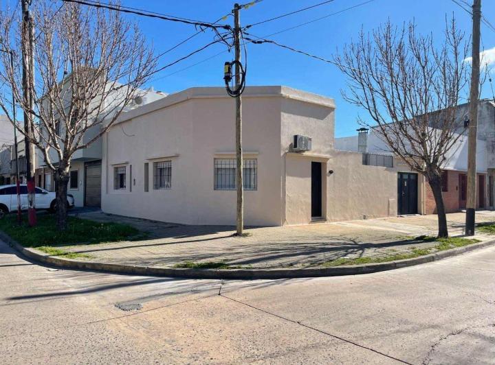 Casa · 98m² · 4 Ambientes · 1 Cochera