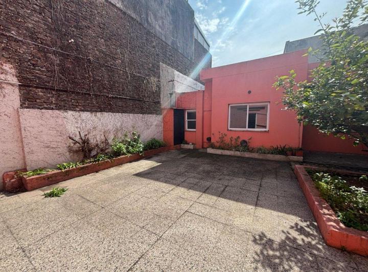 Casa · 130m² · 4 Ambientes · 3 Cocheras