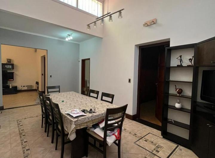 Casa · 175m² · 4 Ambientes · 2 Cocheras