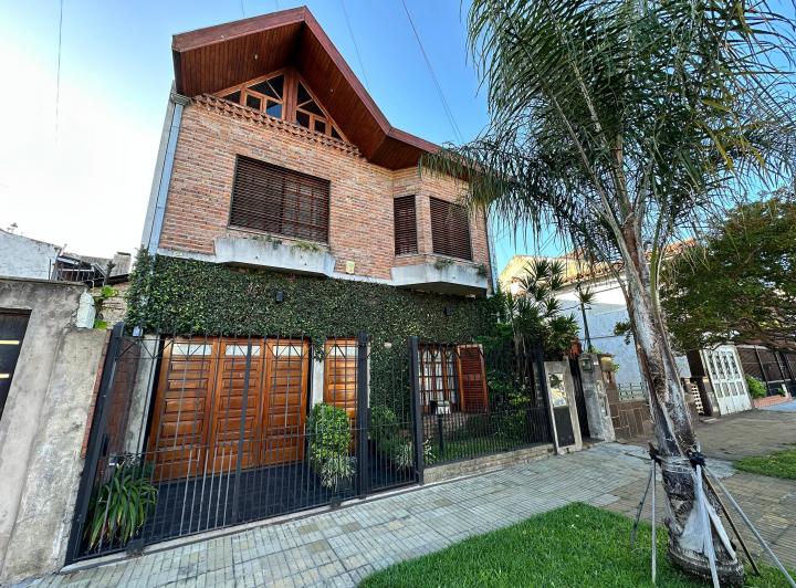 Casa · 127m² · 4 Ambientes · 1 Cochera
