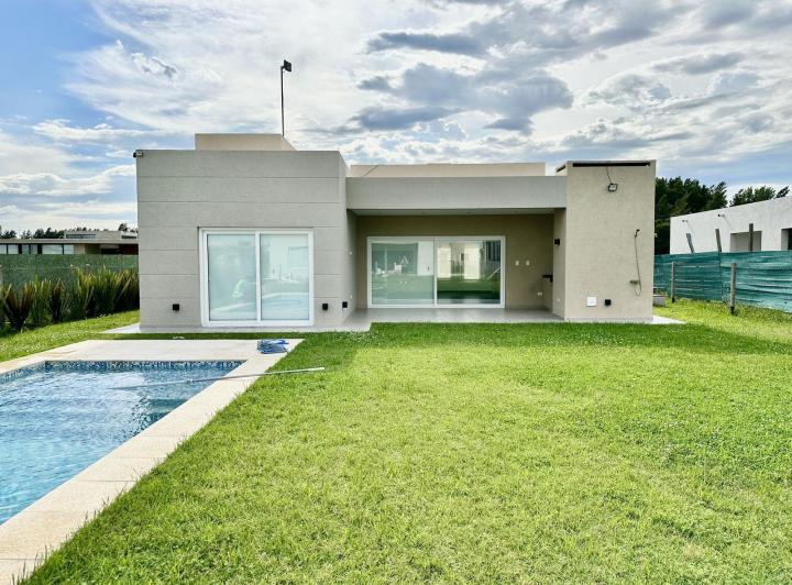 Casa · 150m² · 4 Ambientes · 2 Cocheras