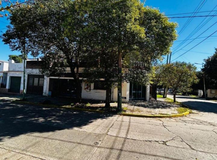 Casa · 190m² · 6 Ambientes · 2 Cocheras