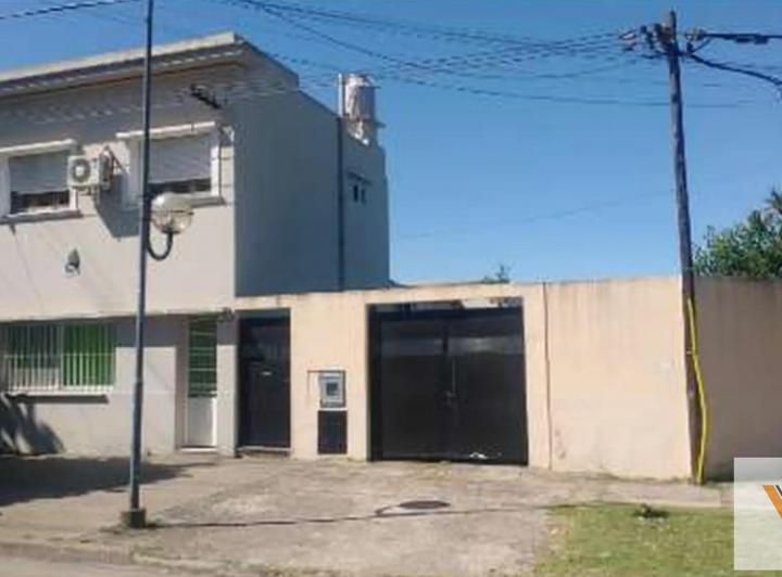Casa · 200m² · 3 Ambientes · 2 Cocheras