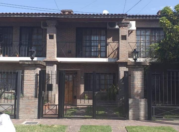 Casa · 1m² · 3 Ambientes · 1 Cochera