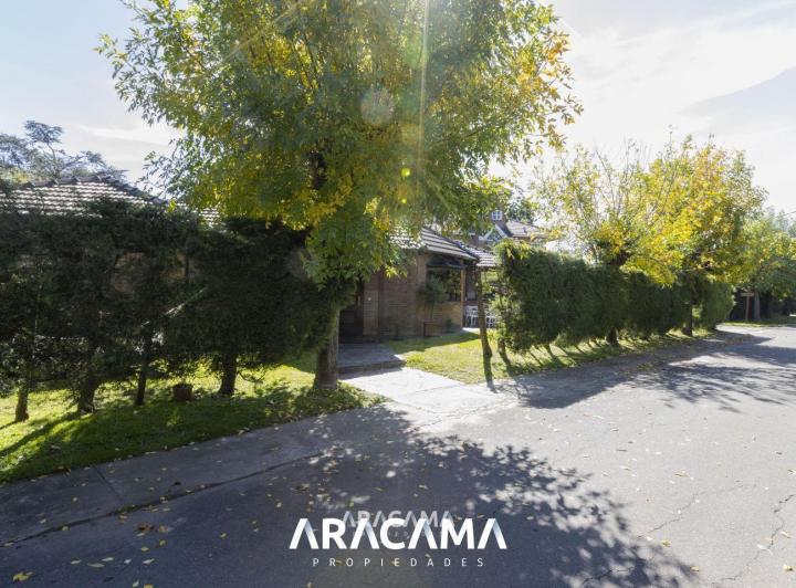 Casa · 170m² · 4 Ambientes · 2 Cocheras