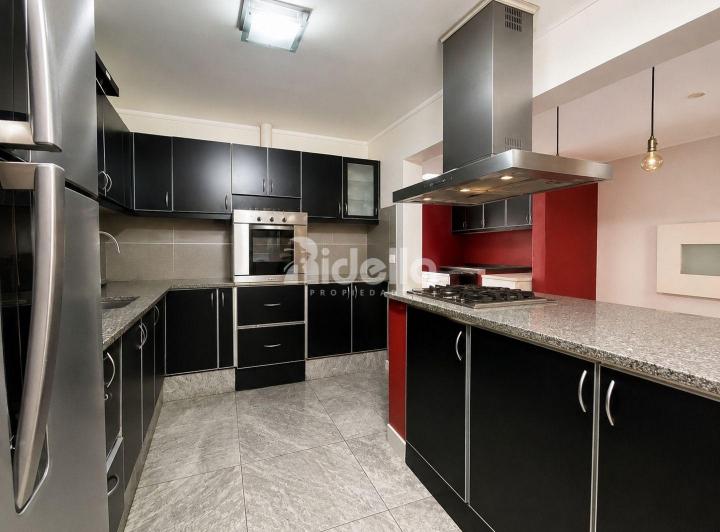 Casa · 146m² · 4 Ambientes · 2 Cocheras