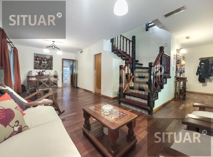 Casa · 278m² · 6 Ambientes · 5 Cocheras
