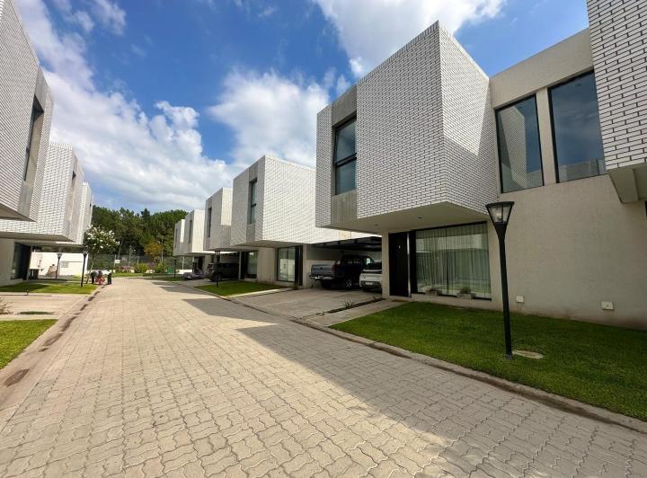 Casa · 125m² · 4 Ambientes · 1 Cochera