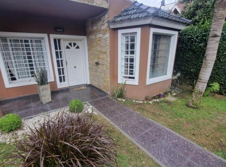 Casa · 188m² · 4 Ambientes · 1 Cochera