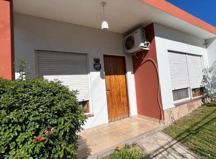 Casa · 120m² · 4 Ambientes · 3 Cocheras