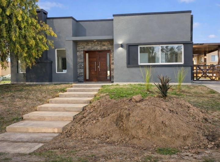Casa · 170m² · 3 Dormitorios · 2 Cocheras