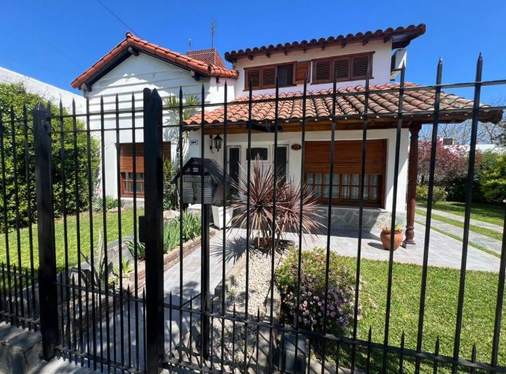 Casa · 270m² · 4 Ambientes · 1 Cochera