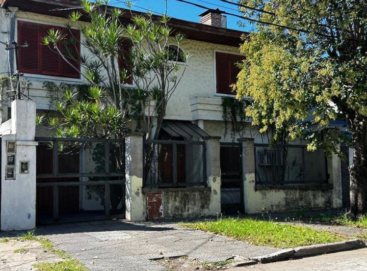 Casa · 140m² · 4 Ambientes · 1 Cochera