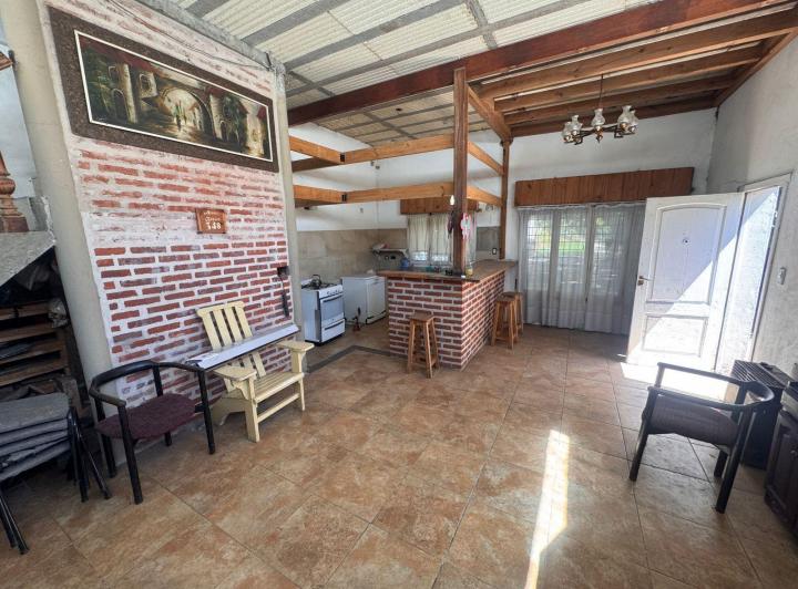 Casa · 198m² · 4 Ambientes · 2 Cocheras