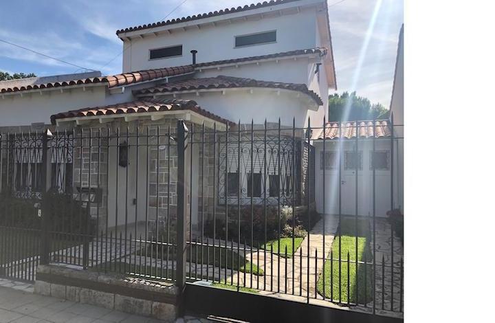 Casa · 151m² · 4 Ambientes · 1 Cochera