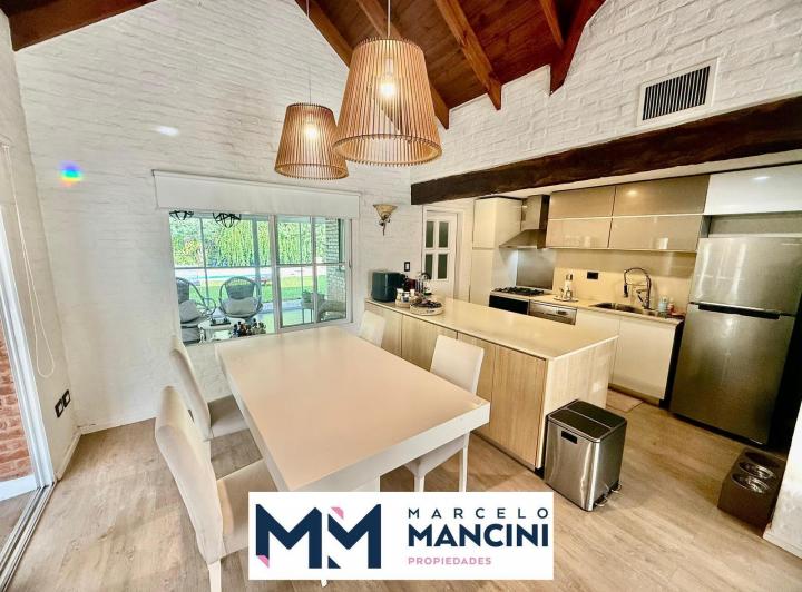 Casa · 155m² · 5 Ambientes · 3 Cocheras