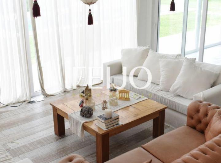 Casa · 280m² · 6 Ambientes · 2 Cocheras