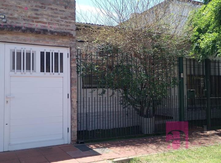 Casa · 130m² · 4 Ambientes · 2 Cocheras