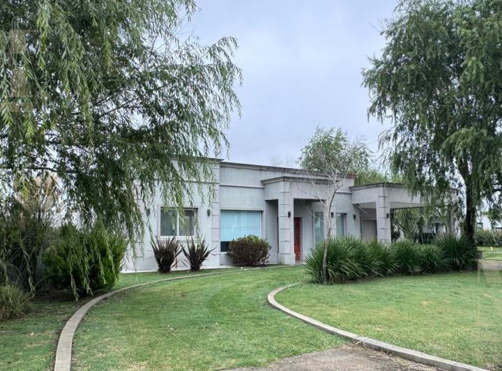 Casa · 176m² · 4 Ambientes · 2 Cocheras