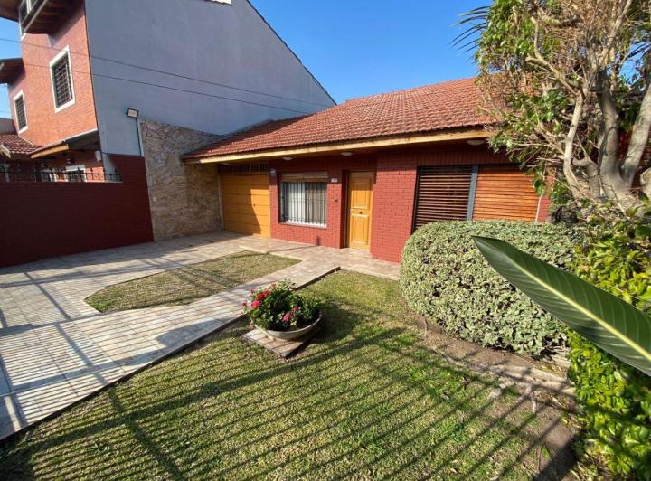 Casa · 240m² · 4 Ambientes