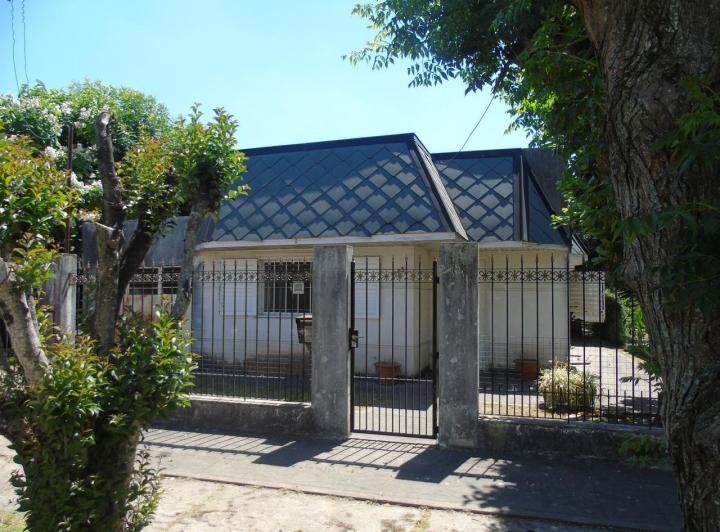 Casa · 90m² · 4 Ambientes · 1 Cochera