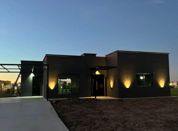Casa · 134m² · 4 Ambientes · 4 Cocheras