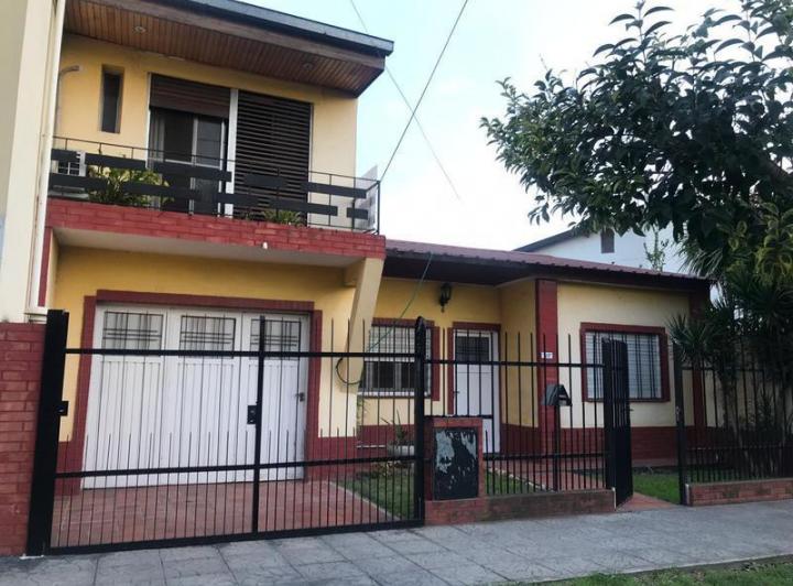 Casa · 100m² · 4 Ambientes · 1 Cochera