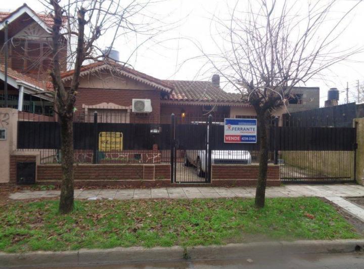 Casa · 140m² · 5 Ambientes · 2 Cocheras