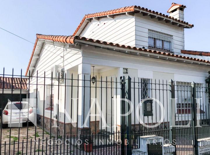 Casa · 200m² · 4 Ambientes · 2 Cocheras