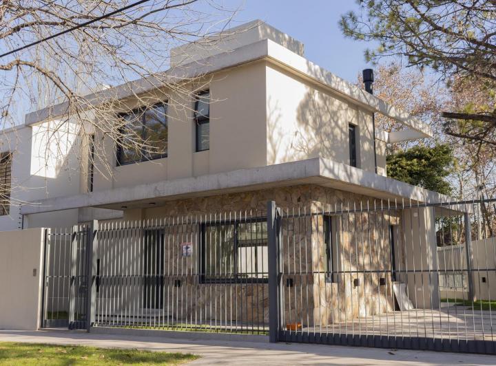 Casa · 154m² · 4 Ambientes · 2 Cocheras