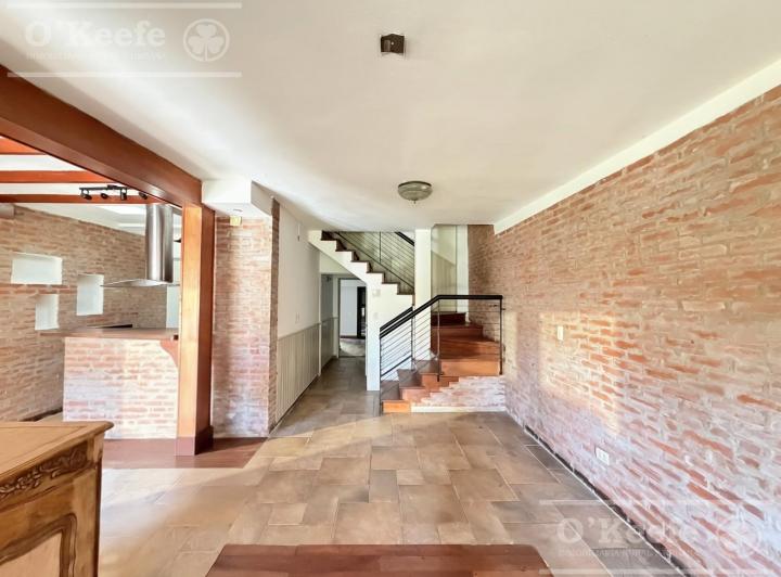 Casa · 240m² · 4 Ambientes · 4 Cocheras