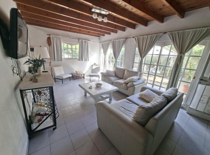 Casa · 100m² · 4 Ambientes · 2 Cocheras