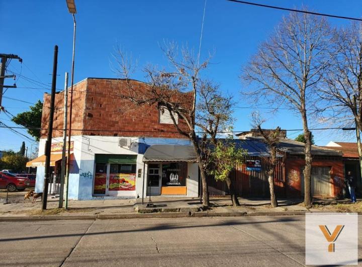 Casa · 360m² · 5 Ambientes · 1 Cochera