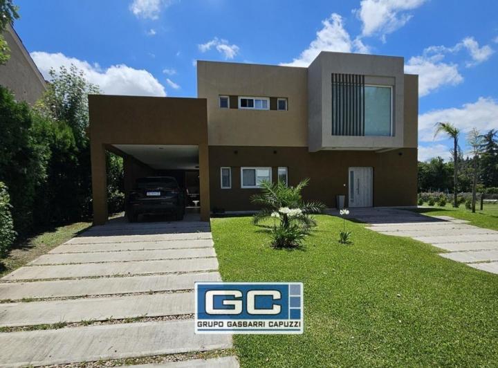Casa · 187m² · 6 Ambientes · 2 Cocheras