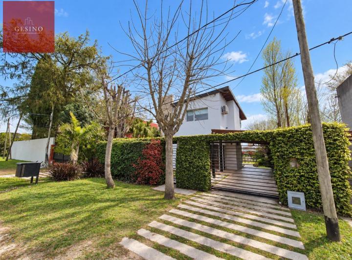 Casa · 100m² · 4 Ambientes · 2 Cocheras