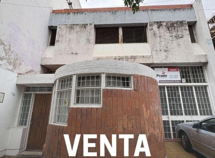 Casa · 227m² · 6 Ambientes · 3 Cocheras
