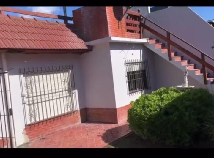 Casa · 106m² · 4 Ambientes · 2 Cocheras