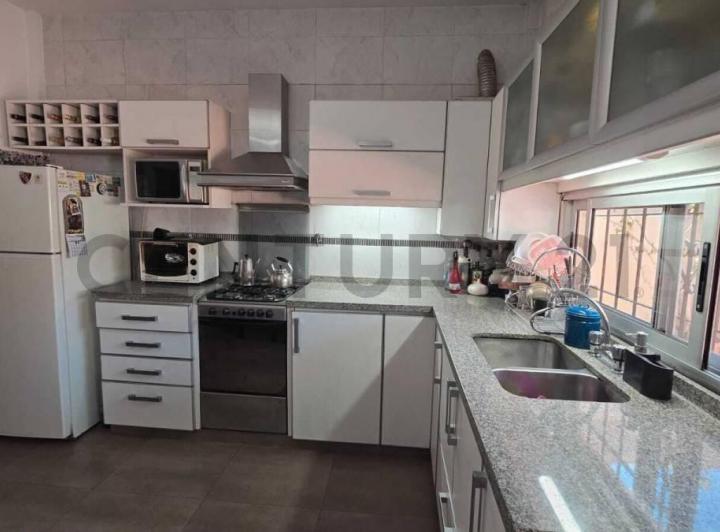 Casa · 100m² · 3 Ambientes · 1 Cochera
