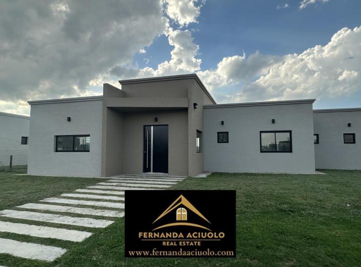 Casa · 156m² · 4 Ambientes · 2 Cocheras
