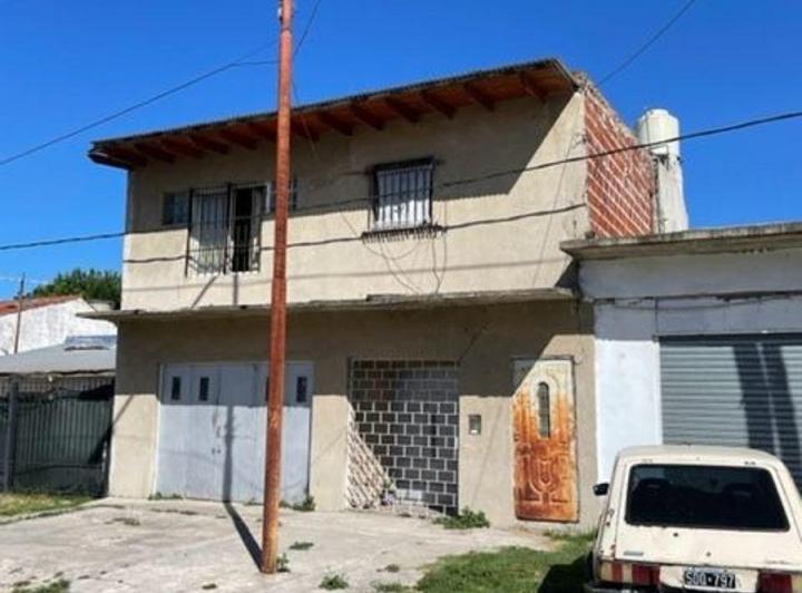 Casa · 130m² · 2 Ambientes · 1 Cochera