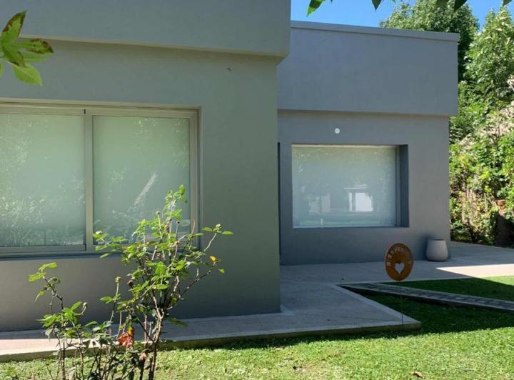 Casa · 100m² · 4 Ambientes · 4 Cocheras