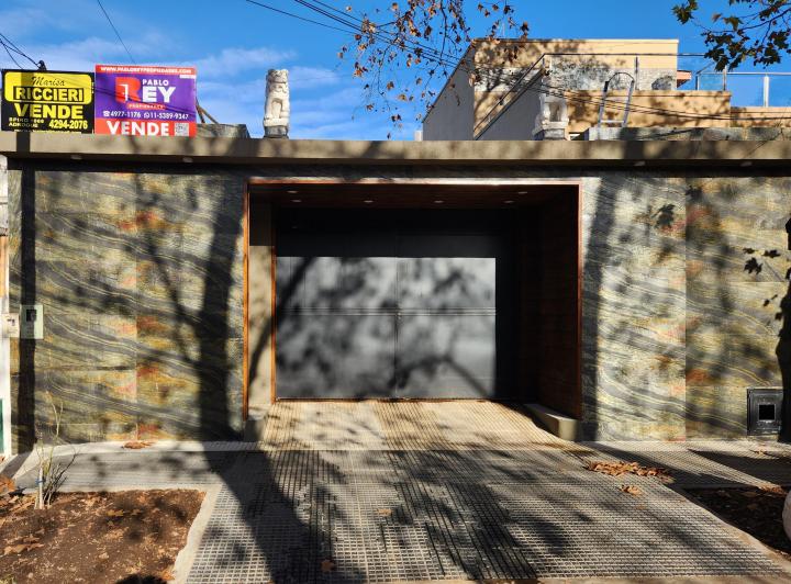 Casa · 200m² · 5 Ambientes · 2 Cocheras